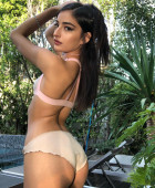 come meet me now at the hotel 