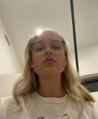 Sexy female available for meetup right now 🥰