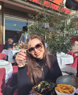 Alisa - escort review from Greece