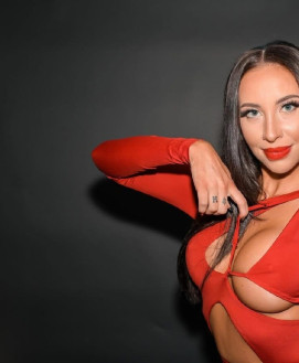 Flora - escort review from Lebanon