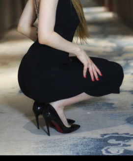 KELLY LUX