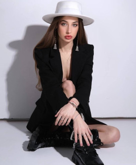 Alina_23 - escort review from Greece
